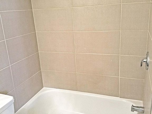 5th image of 3108 Archwood Ave APT 213