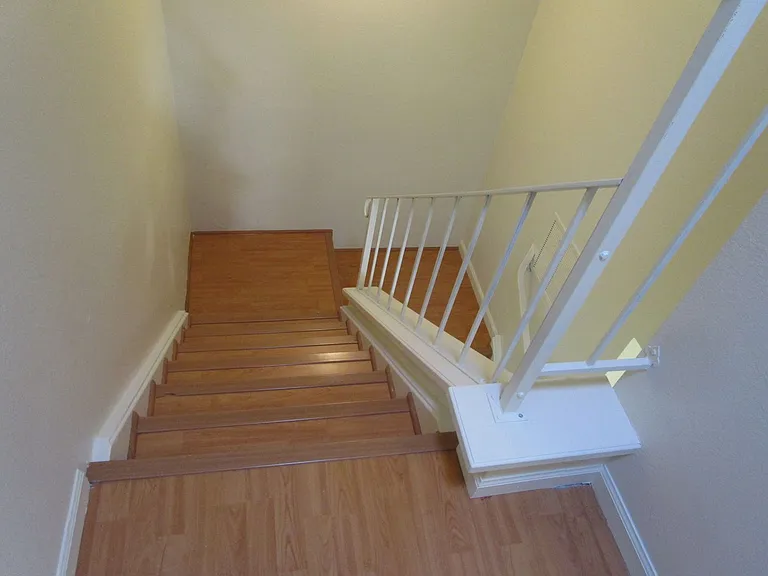812 Briarwood Ct — Photo 11