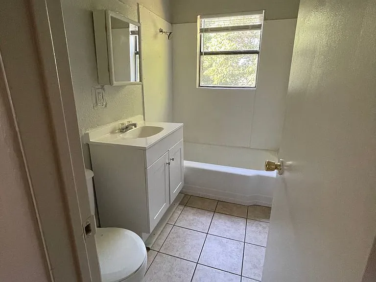 4257 E Young Pl — Photo 5