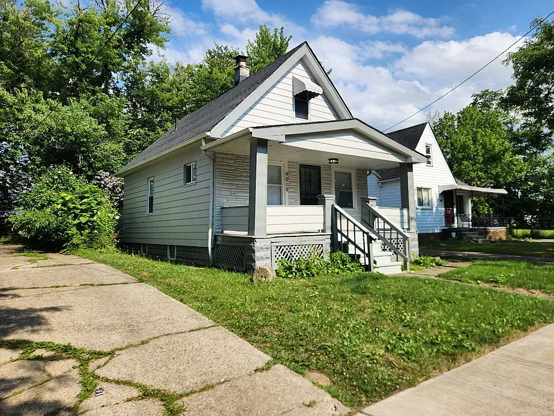 2 bed, 1.0 bath, 840 sqft, $1,147 — Photo 1