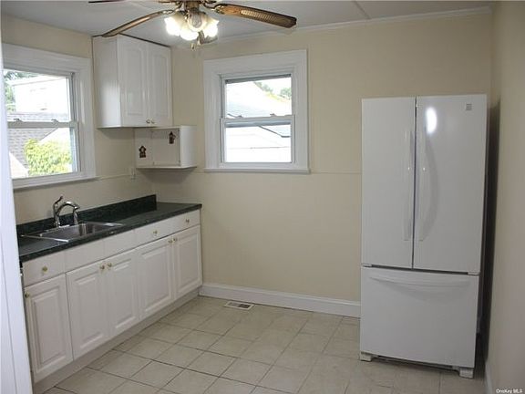 2nd image of 1934 Freeman Ave