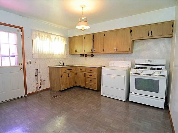 4th image of 1611 Broadmoor Ave