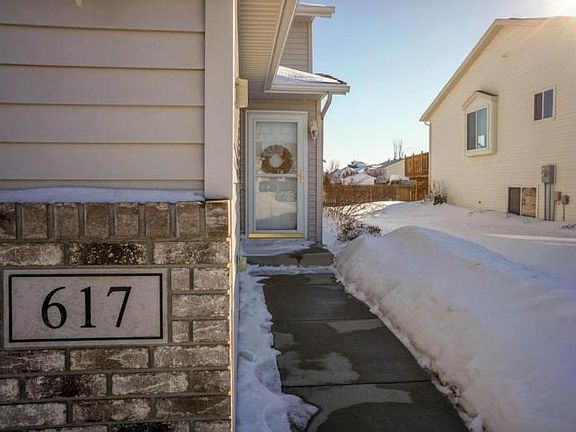 2nd image of 617 14th Ave E