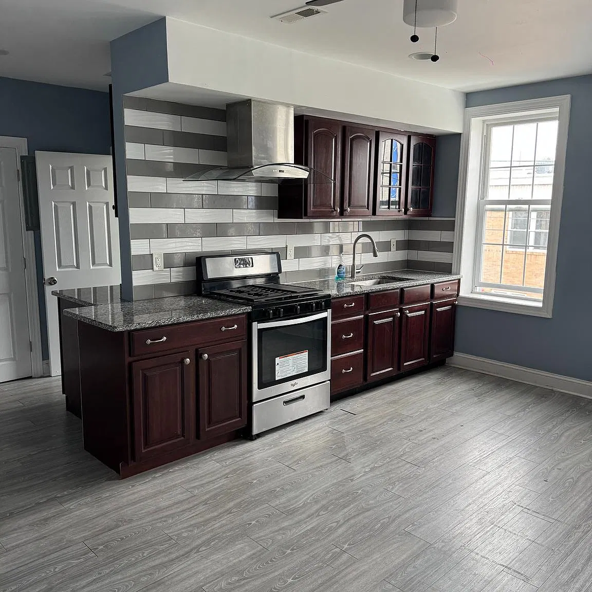 1 bed, 1.0 bath, 4090 sqft, $1,200 — Photo 1