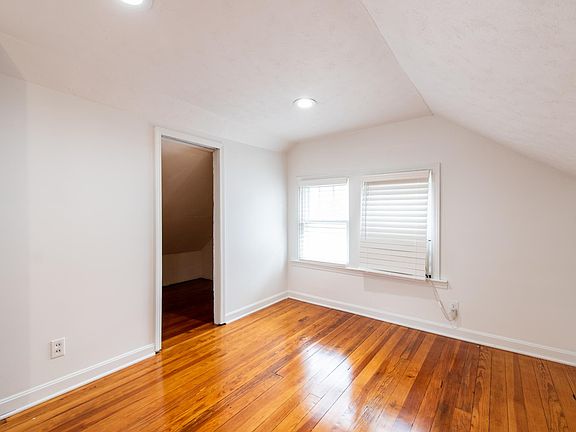 4th image of 2032 Lakeside Dr