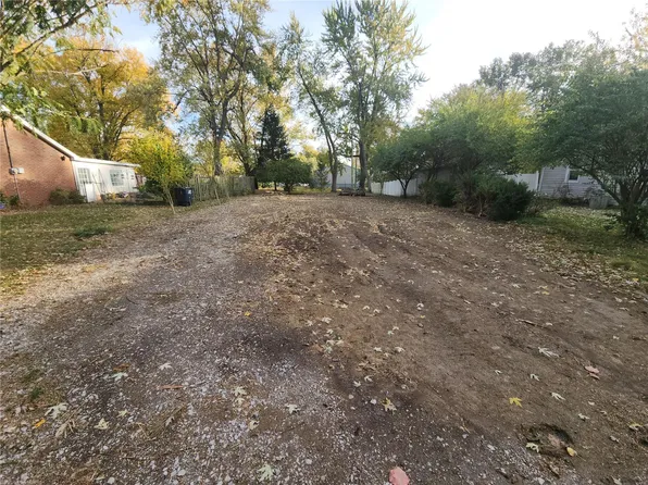 706 E Chestnut St, Gillespie, IL 62033