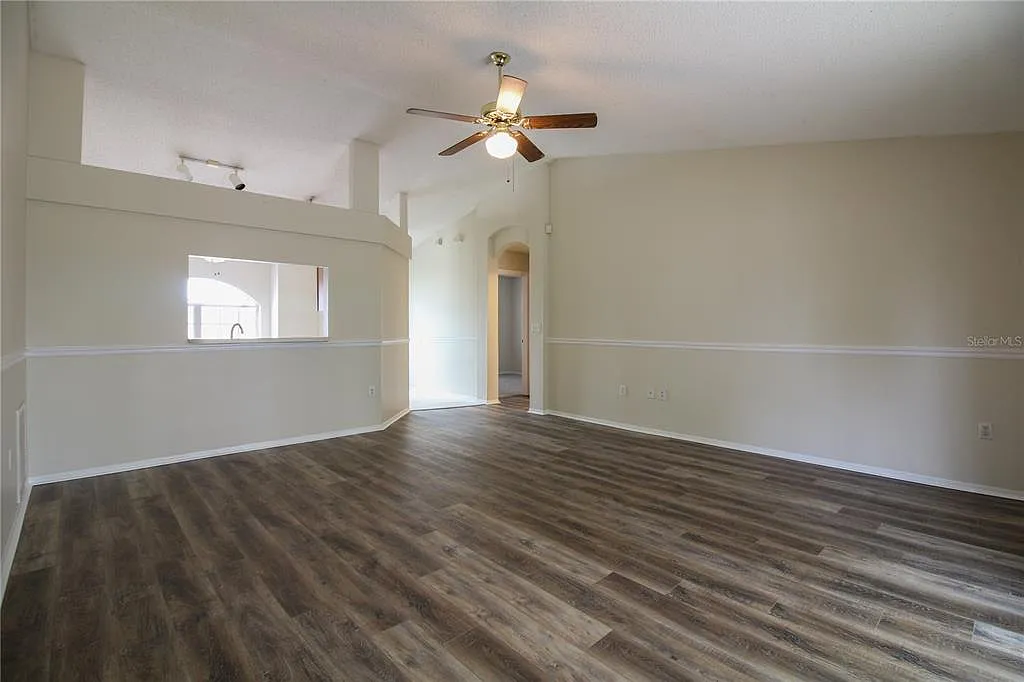 3 bed, 2.0 bath, 1252 sqft, $1,900 — Photo 3