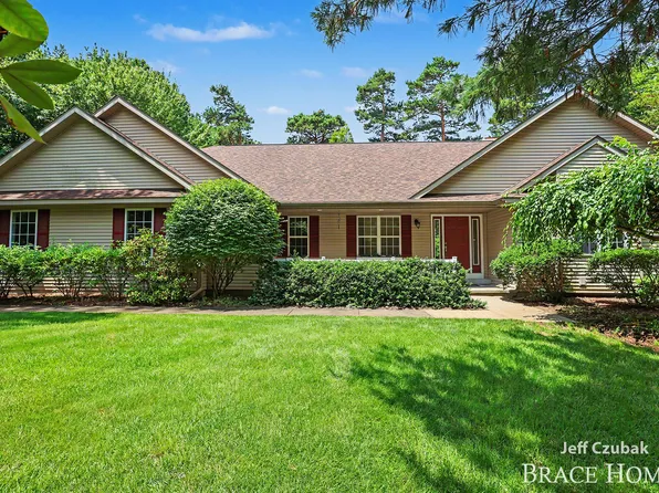 2336 Forest Trail Cir, Fennville, MI 49408