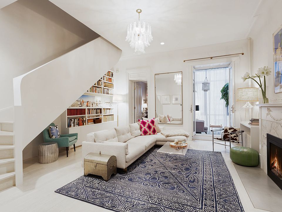 1st image of 25 W 71st St #2/3