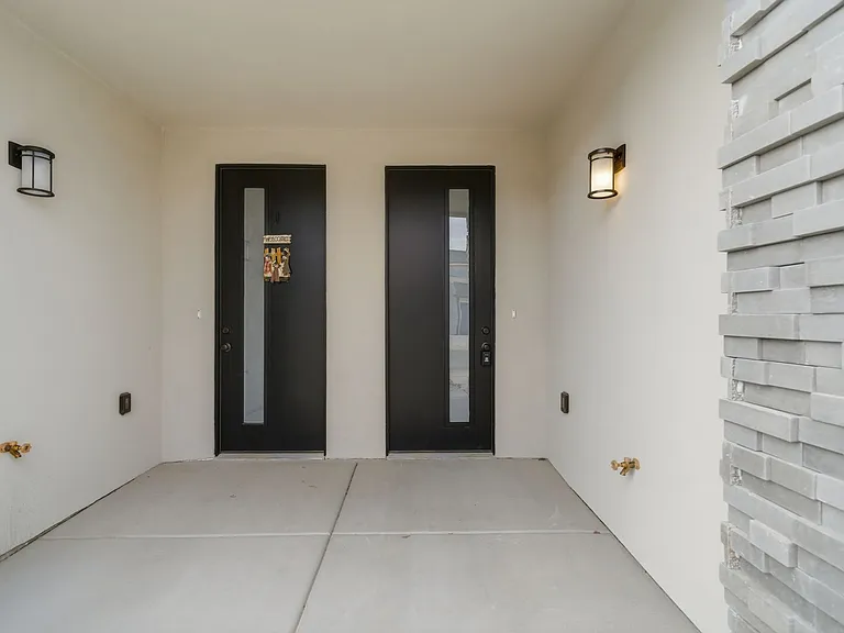 5690 S Weehawken Ln — Photo 3