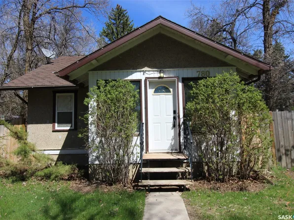 780 1st Street E, Shaunavon, SK S0N 2M0