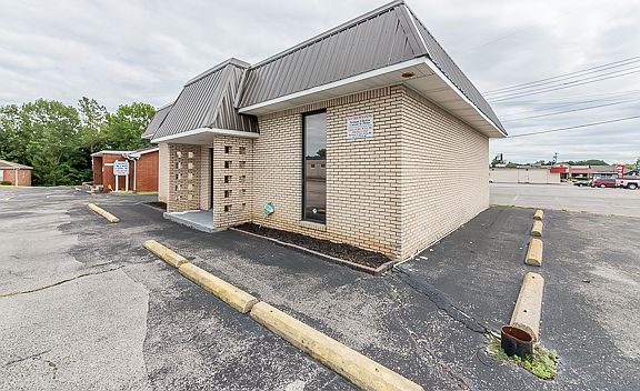 4th image of 1812 Memorial Cir