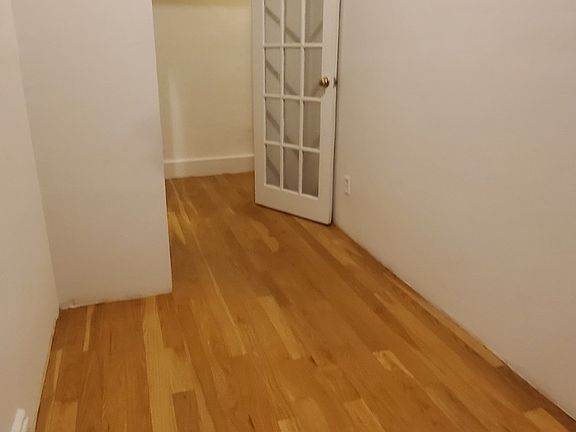 5th image of 554 W 50th St APT 1RE