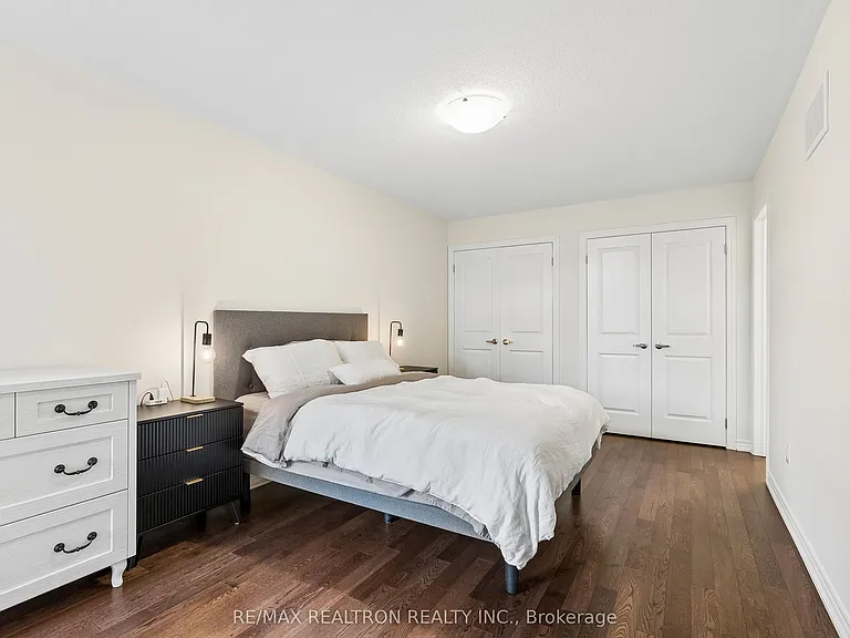 8 Thomas Frisby Jr Cres — Photo 9