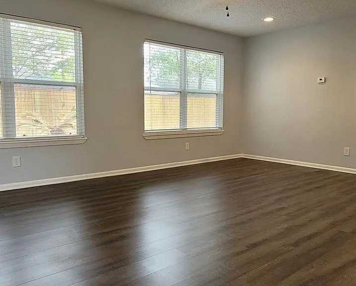 9614 Charter Ridge Dr — Photo 18