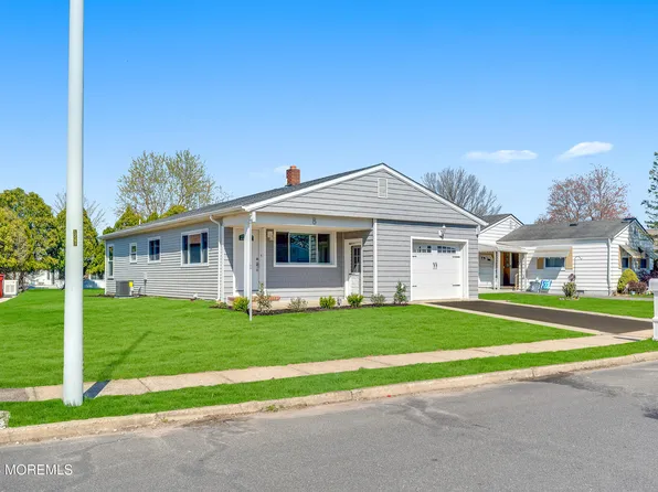 8 La Terraza Drive, Toms River, NJ 08757