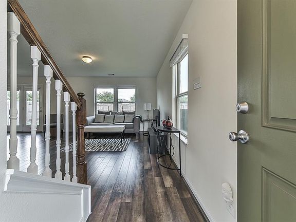 3rd image of 1119 Grassy View Dr