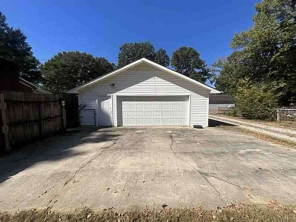 5th image of 620 Holland Ct SW