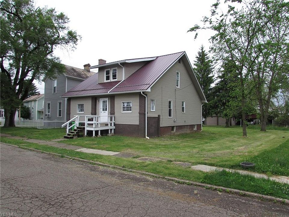 1st image of 609 W High St