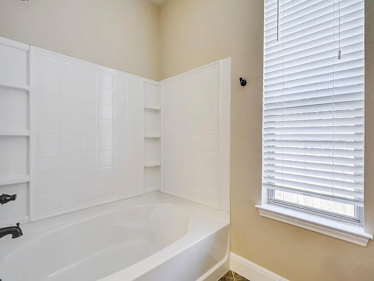2202 Ezra Ct — Photo 17