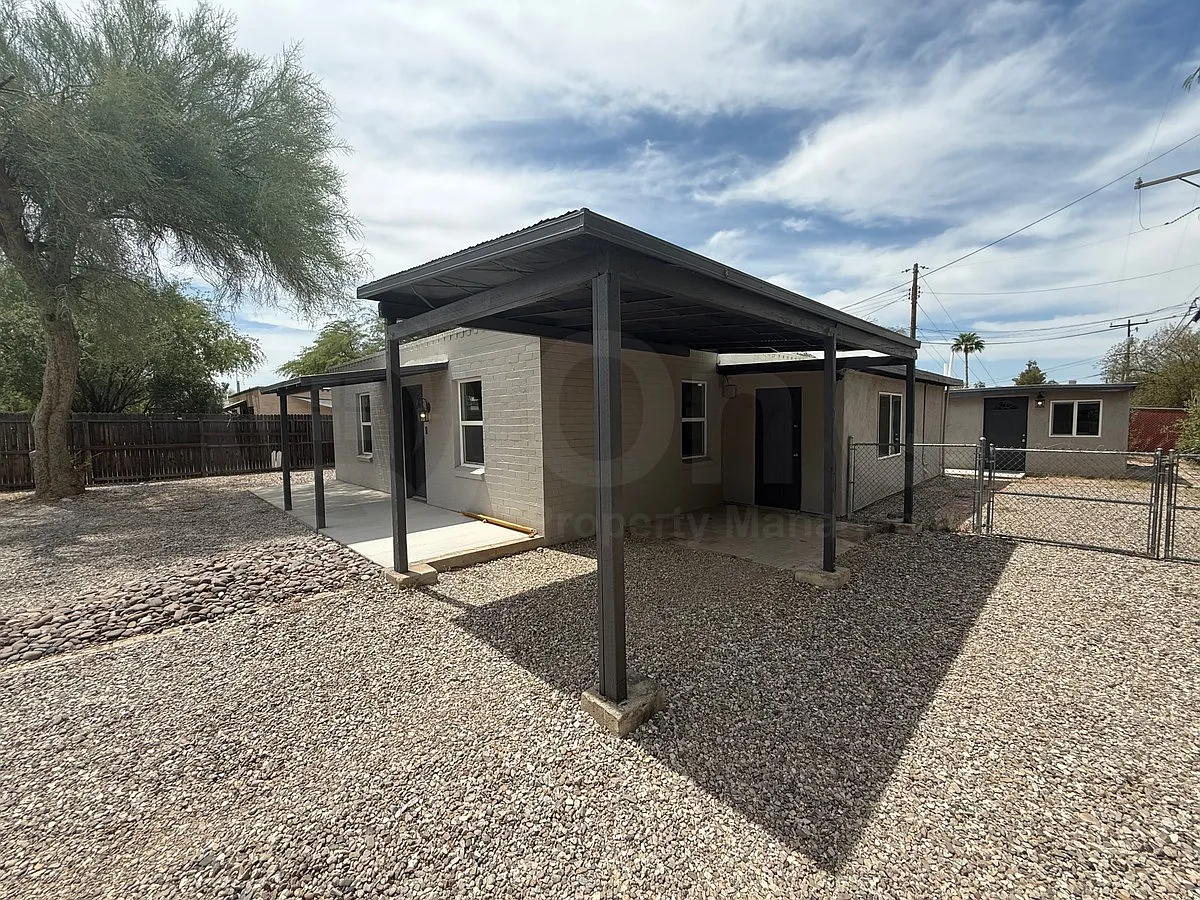 3 bed, 3.0 bath, 1386 sqft, $2,200 — Photo 3