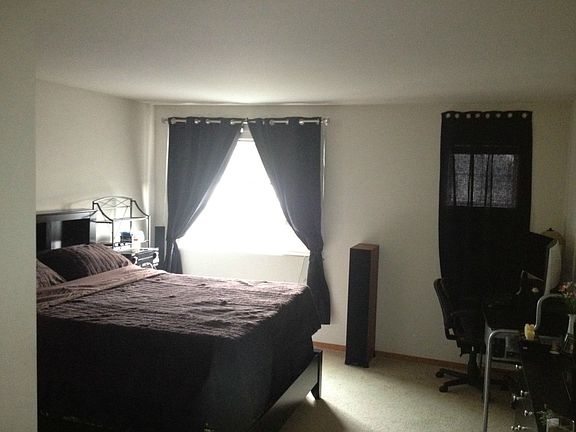 5th image of 1333 52nd St NE