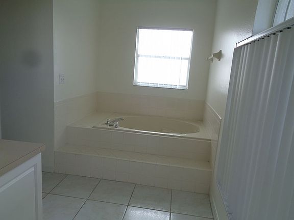 3rd image of 331 Corsica Ct