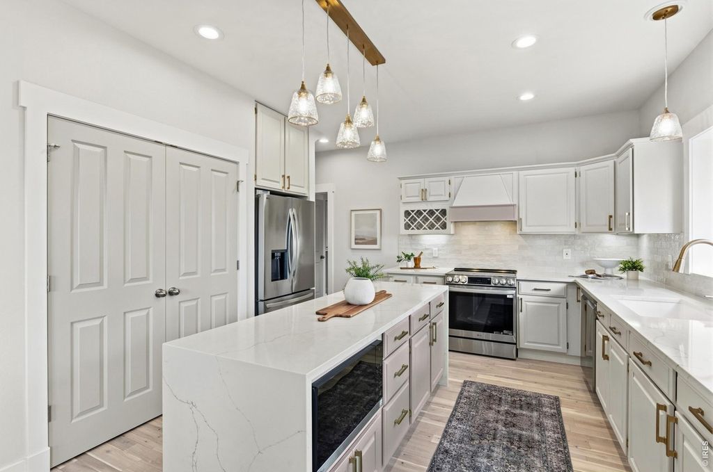 7766 Park Ridge Cir