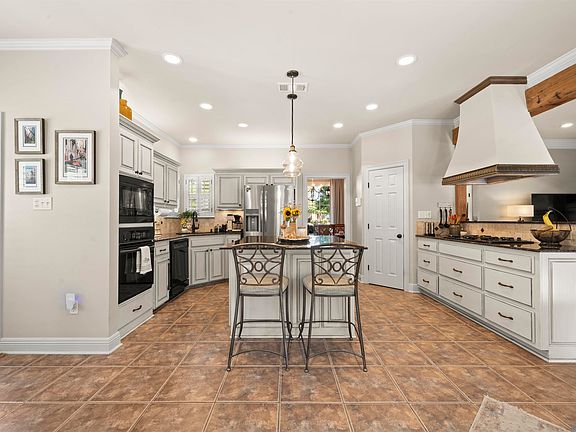 5th image of 11019 Fernbrook Ave