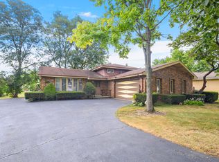 8540 Candlelight Dr E, Willow Springs, IL 60480