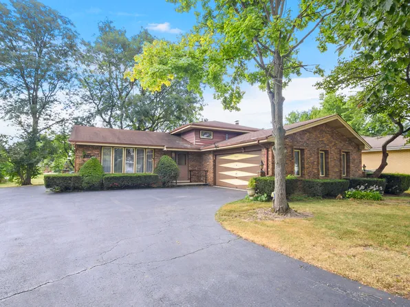 8540 Candlelight Dr E, Willow Springs, IL 60480