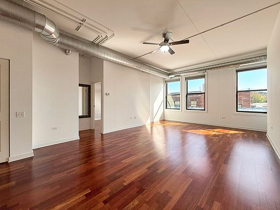 3rd image of 4015 N Milwaukee Ave Unit 211