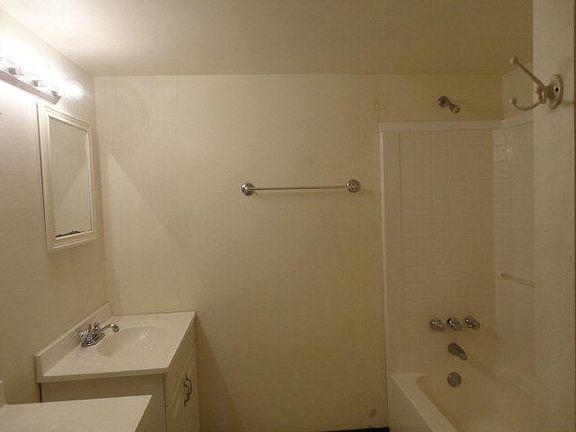 5th image of 505 E Morgan Ave
