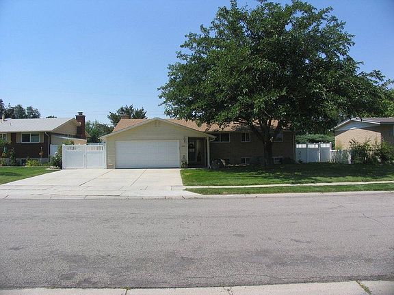 2nd image of 4518 S Larch Way