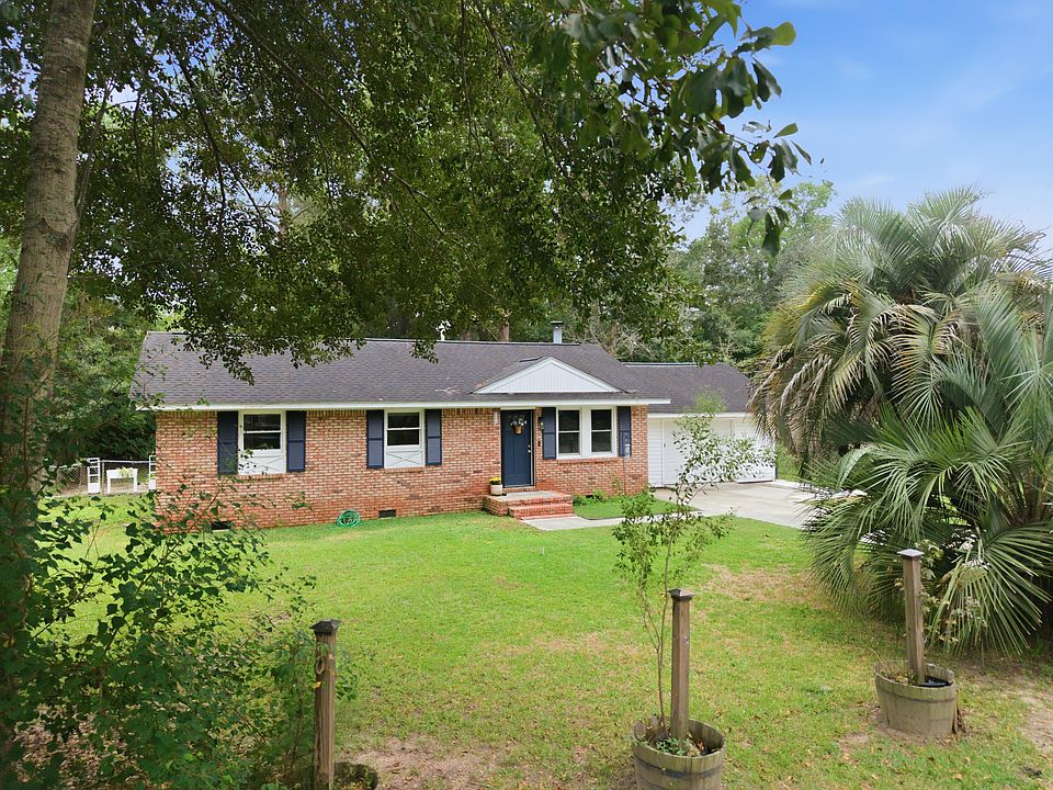 1st image of 109 E Walnut Cir