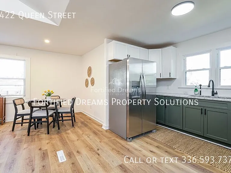 2422 Queen St — Photo 15