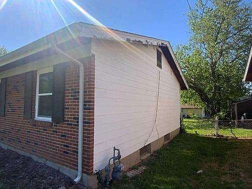 3rd image of 1514 Saint Ives Dr
