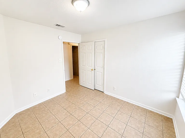 320 Jeff Gordon Dr — Photo 8
