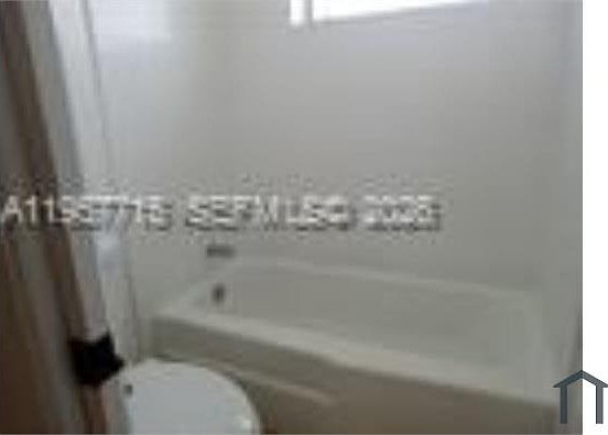 5th image of 1975 NE 135th St APT 3C
