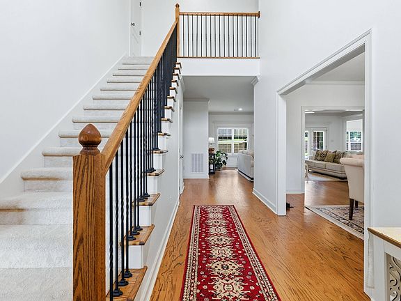 4th image of 106 Challain Dr