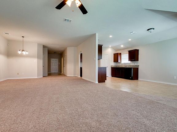 5th image of 3132 Royal Crest Dr