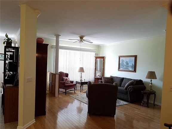 5th image of 37 Deerchase Ln
