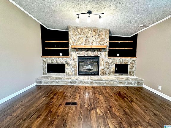 3rd image of 39 Hathorne Dr