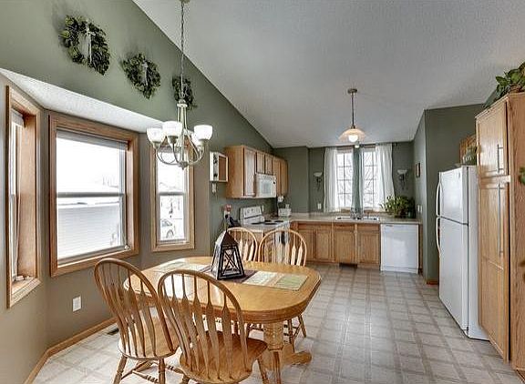 3rd image of 813 Heritage Trl