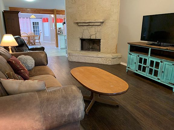 3rd image of 1017 Oakridge Dr #0