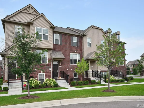 2888 Glenbar Cir, Rochester Hills, MI 48307