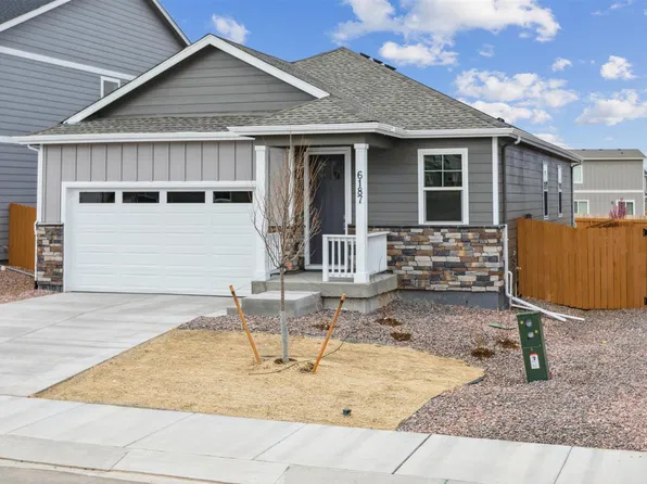 869 Crest St, Lochbuie, CO 80603