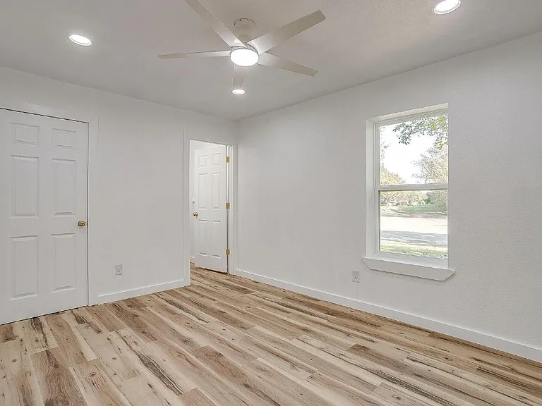 521 Mesquite Ave N — Photo 27