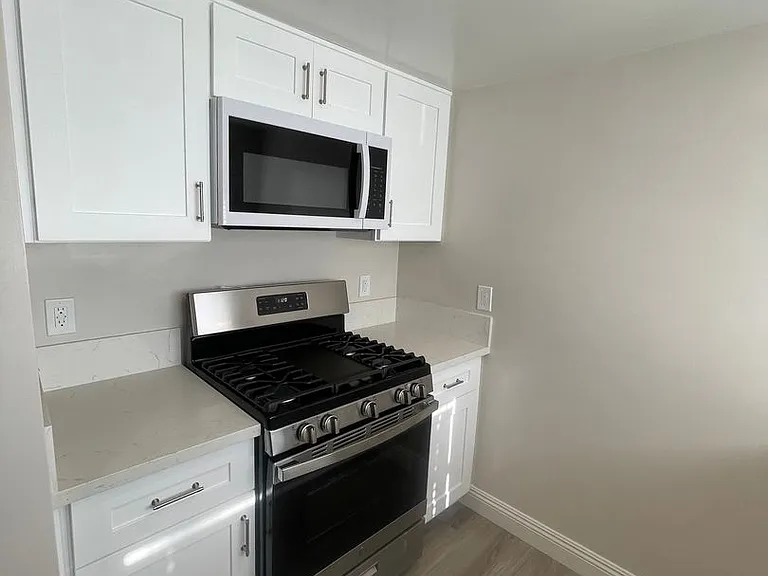 925 S Benito Ave — Photo 7