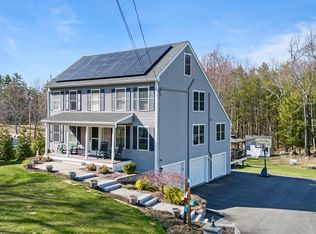 12 Compromise Ln, Sandown, NH 03873